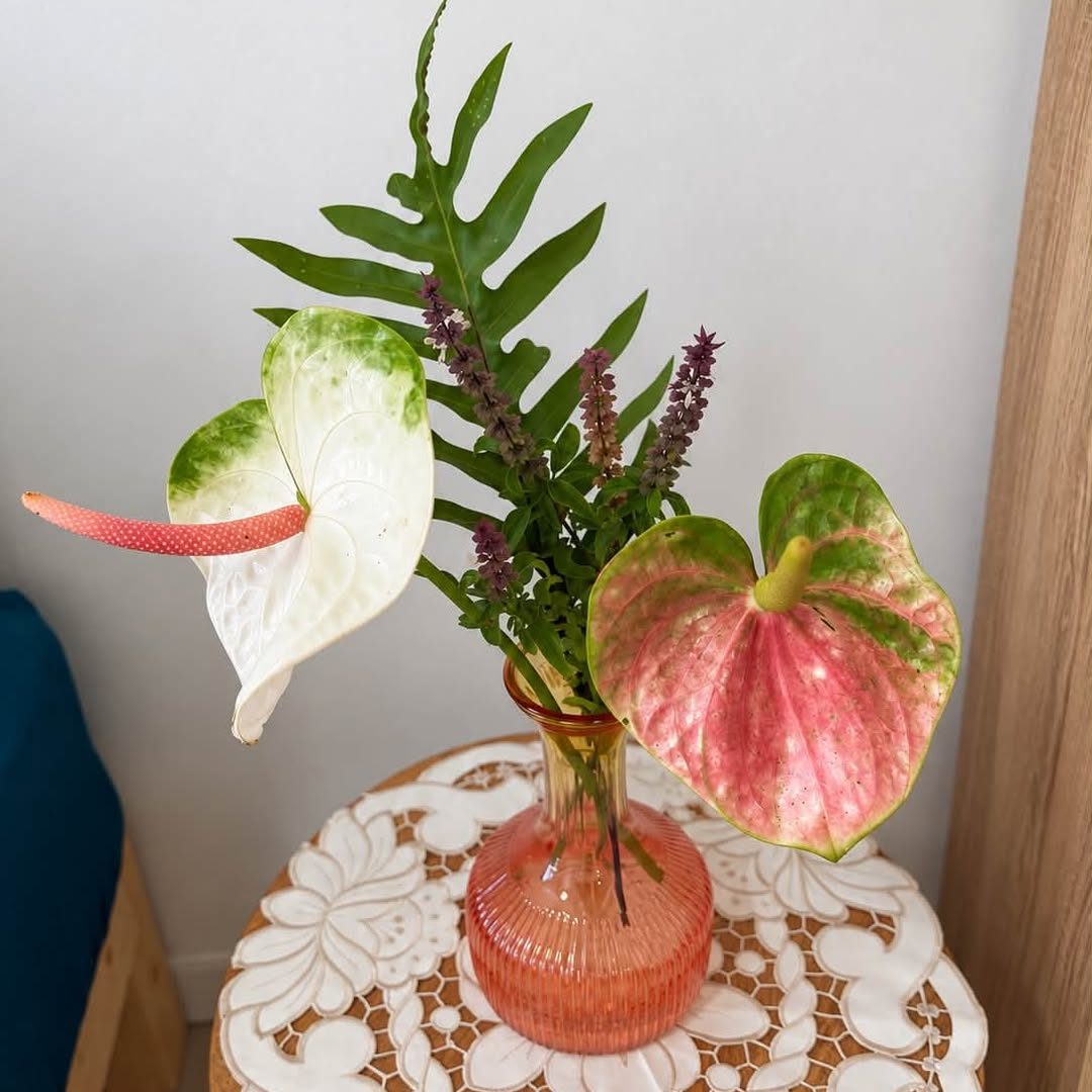 Bouquet d'anthuriums dans un vase
